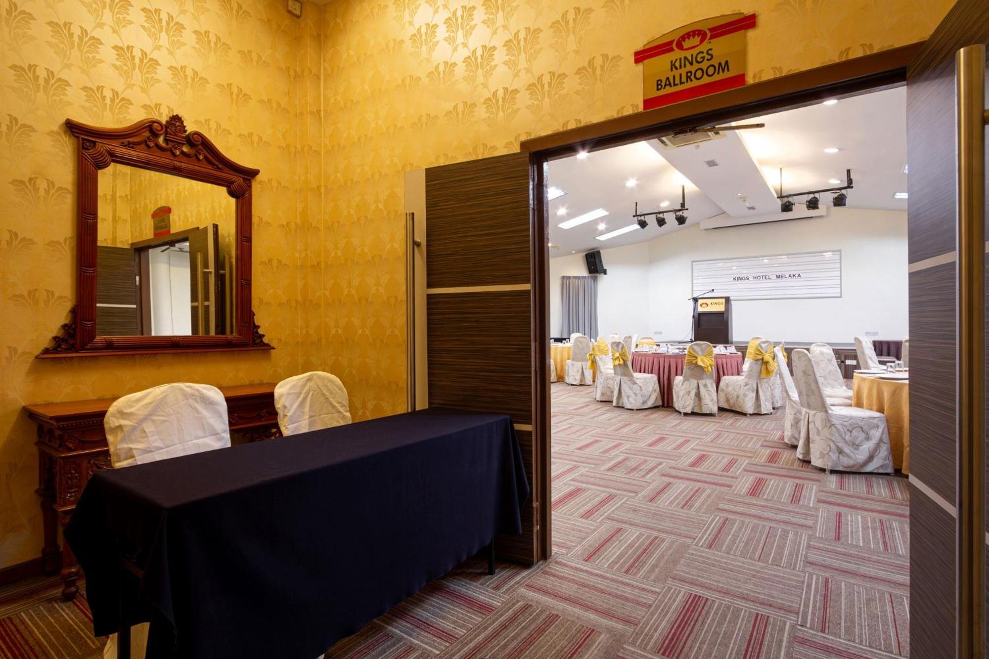 Kings Hotel Melaka Екстериор снимка
