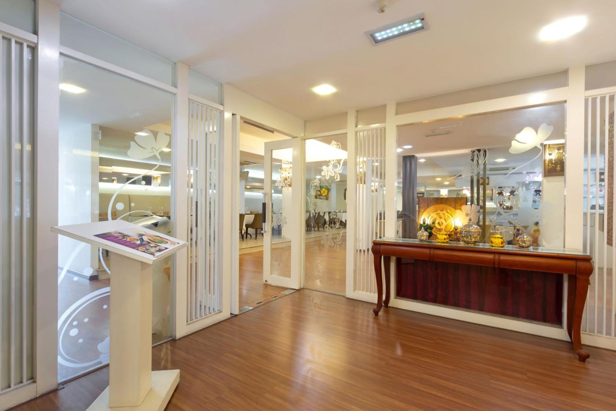 Kings Hotel Melaka Екстериор снимка