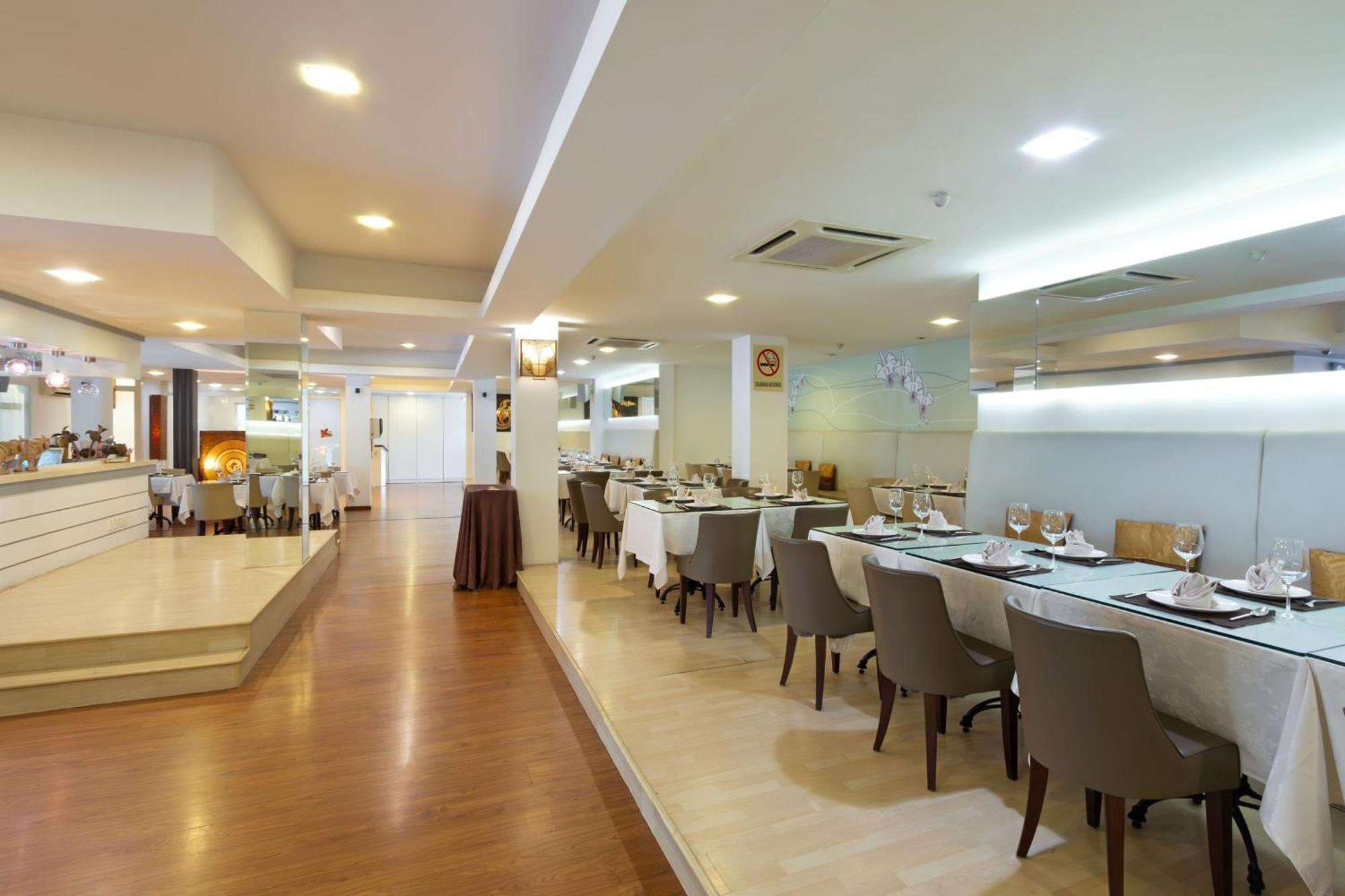 Kings Hotel Melaka Екстериор снимка
