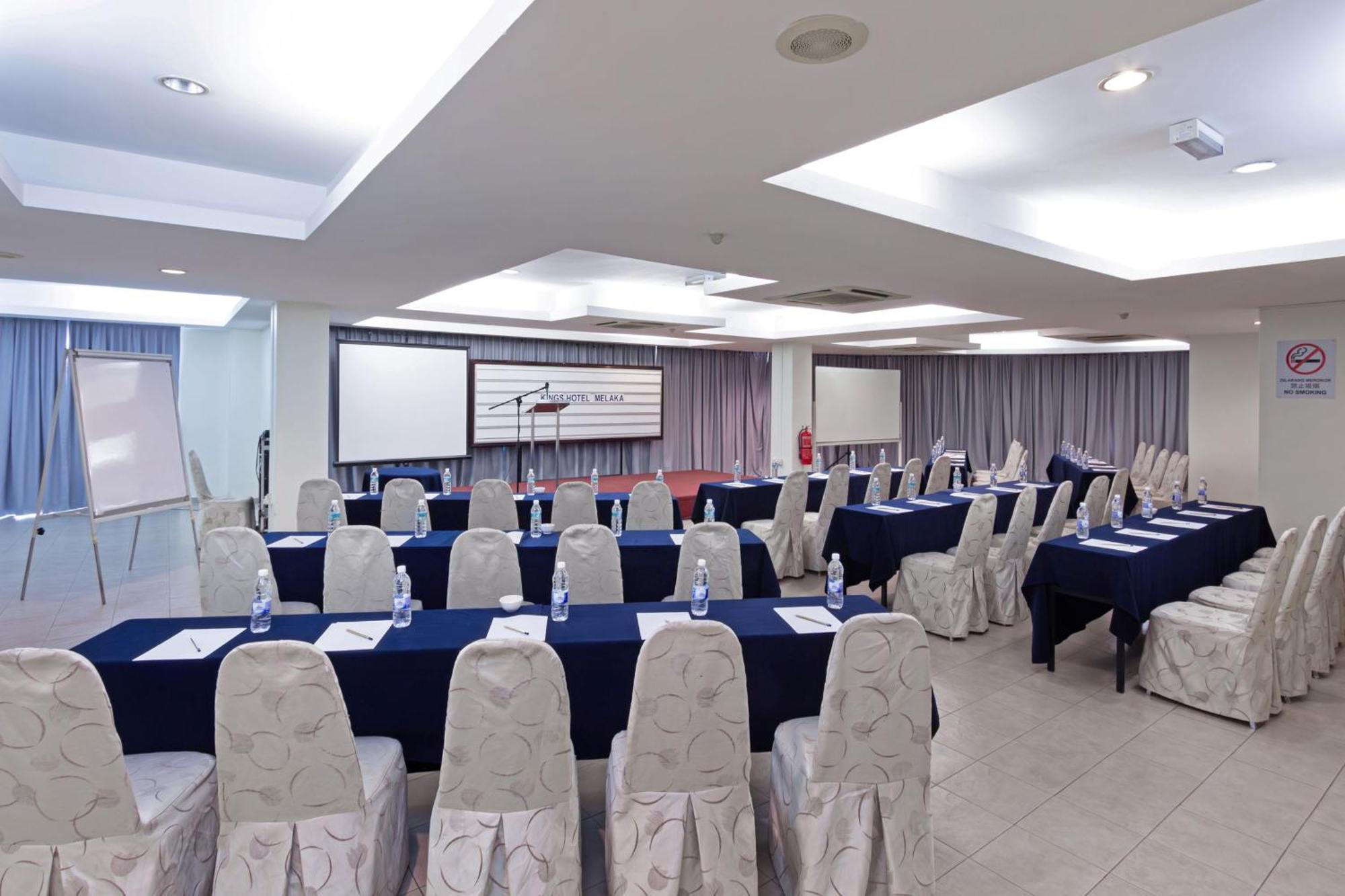 Kings Hotel Melaka Екстериор снимка
